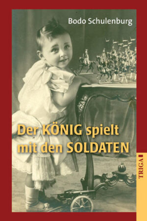 Friedrich Wilhelm I. von Preußen (1688 bis 1740) hat schon als Kind eine Vorliebe für möglichst große Spielzeugsoldaten. Als er nach dem Tod seines Vaters an die Macht kommt, verwendet er einen Großteil der Staatseinnahmen für die Armee, die aus großgewachsenen Soldaten, den *Langen Kerls* bestehen soll. Jacob Paul von Gundling, 1673 geboren und 1731 gestorben, Professor und Narr am Hof des Regenten, hat die Geschichte dieses Herrschers aufgeschrieben. Auf über einhundert Bögen, fein säuberlich notiert, sind viele der königlichen Marotten festgehalten. Ob er über die persönlichen Lebensumstände Friedrichs berichtet oder vom sogenannten *Tabakskollegium*, die Aufzeichnungen lassen erahnen, wie sich der König seine Untertanen vorstellt: In Reih und Glied. Links um, rechts um! Keine Flausen im Kopf. Fleißig, zufrieden, dankbar, ihn fürchten, lieben, weil von Gottes Gnaden eingesetzt. Und wer das nicht tut? Den hole der Teufel oder der Knüppel des Königs. Bodo Schulenburg verwebt in seinem Buch *Der König spielt mit den Soldaten* historische Fakten mit fiktiven Erinnerungen zu einem spannenden Gemälde über die Hofgesellschaft im Preußen des 17. und 18. Jahrhunderts.