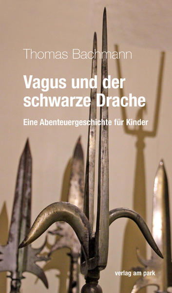 Ein optimistisches Märchen als Metapher. Thomas Bachmann bereitet Heranwachsende auf das Abenteuer Leben spielerisch vor. Gleich mit ganz großem Kino. Das Orakel verheißt: Ein schwarzer Drache werde kommen und die halbe Welt mit einer Feuerwalze überrollen und alles fressen, was lebendig und was schön sei. Zuvor werde er den Menschen die Köpfe verdrehen … Doch Vagus, ein Junge, kann die Gefahr bannen, wenn er das Mädchen Artis hinter den sieben Meeren, hinter sieben Bergen findet. Der Weg dahin ist lang und beschwerlich, Abenteuer sind zu bestehen, ehe das Ziel erreicht. Vagus findet unterwegs viele Freunde und Verbündete, mit denen sich die große Gefahr abwenden lässt. Ein schönes Märchen.