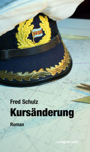 Auch wenn der Autor die Erinnerungen an eine Fahrt mit einem Schiff des VEB Deutfracht/ Seereederei Rostock »Roman« nennt, ist es vielleicht doch eine authentische Geschichte, die sich so zugetragen haben könnte, wie von ihm beschrieben. Die Namen sind verfremdet, also erfunden. Manche Episode auch, wenngleich: alles hat einen realen Kern. Wie eben auch die Personen, die der Autor bei vielen Seetörns kennenlernte und deren Charaktere er in seine Handlung einband. Nie fuhr ein Containerfrachter mit Namen »Friedland« unter DDR-Flagge, wohl aber ein vergleichbares Schiff mit einem ähnlichen Namen …  Die »Friedland« kehrt im Herbst 1989 von einer Asien-Fahrt zurück. Im Indischen Ozean erreicht sie auf verschiedenen Kanälen die Nachricht von Veränderungen in der Heimat. Für die einen sind es verstörende Neuigkeiten, andere sind beunruhigt (und das aus unterschiedlichen Gründen). Einige Besatzungsmitglieder mucken auf, wollen raus aus dem Trott und Veränderungen wie daheim. Die einen legen ihre Masken ab und werden zu Wendehälsen, die anderen halten an ihren Überzeugungen fest. An Bord erfolgen die gleichen Auseinandersetzungen wie daheim. Als kurz vor Weihnachten 1989 das Schiff in Rostock festmacht, sind jedoch die Würfel gefallen, auch wenn die Zukunft offen ist.