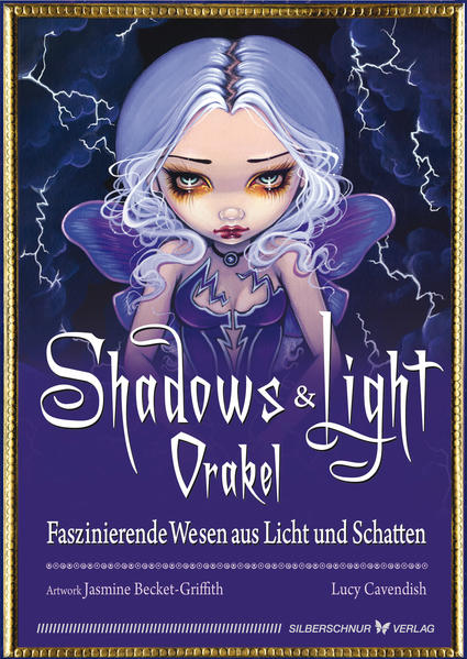 Willkommen in der Welt der faszinierenden Wesen aus Licht und Schatten, wo die Wirklichkeit rätselhafter ist als die Träume … Im Lichtund Schatten- Orakel erwarten dich mürrische Feen, freche Hexen, verwegene Geister und andere kühne Wesen. Sonderbar und betörend süß weisen dir diese faszinierenden Boten des Schattens und des Lichts unwiderstehlich den Weg durch die vielfältigen Weggabelungen des Lebens. Diese wunderbaren Wesen sehen sich schon lange danach, ihre Weisheit mit uns zu teilen! Sie helfen dir dabei, ein Einverständnis mit deinem tiefen Wesen zu entwickeln, das aus Schatten und aus Licht gemacht ist. Finde Antworten auf deine kleinen und großen Fragen, und entdecke das Glück und den Glauben an dich selbst als einzigartiges, wertvolles Wesen. Ein magisches Orakel mit 45 wunderbar exzentrischen Karten von fremdartiger, düsterer und bittersüßer Schönheit