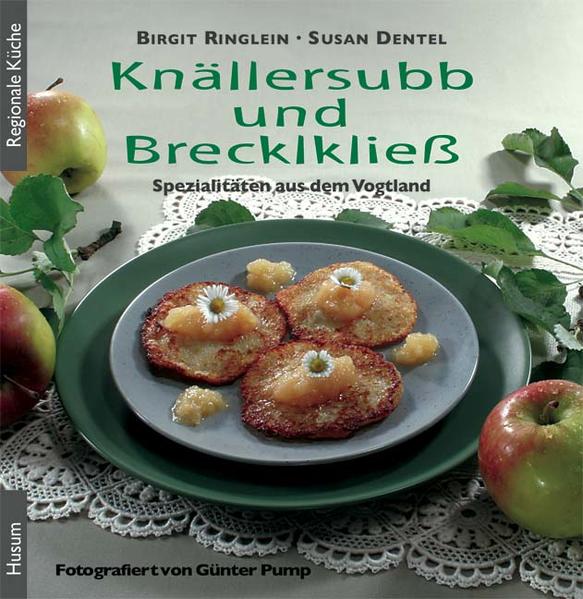 Die Küche des Vogtlandes, das lange zu den eher armen Regionen Deutschlands gehörte, ist deftig und unkompliziert. Nicht wegzudenken aus vogtländischen Rezepten sind zahllose Möglichkeiten der Kartoffel-zubereitung. Ob als „Bambes“ (Reibekuchen), „Griene Kließ“ oder Pellkartoffeln - ein Hauptgericht ohne Kartoffelbeilage ist für einen Vogtländer nicht vorstellbar. Auch Gemüse wie „Schmorgraut“ oder „Meerngmies“ stehen häufig auf dem Speisezettel. Ein beliebtes und einfaches Gericht ist auch der Eintopf, zu Vogtländisch „Spalkn“, der in vielen Varianten auf vogtländische Tische kommt. Viele ehemalige Arme-Leute-Essen finden heute wieder begeisterte Freunde, so z. B. das Bauernfrühstück, „Agmachter Quark“ oder „Eimarnierter Hering“. Birgit Ringlein und Susan Dentel haben die beliebtesten traditionellen vogtländischen Gerichte in einfach nachzukochenden Rezepten zusammengestellt - eine Fundgrube für Liebhaber der herzhaften vogtländischen Küche und für alle Freunde der Region.