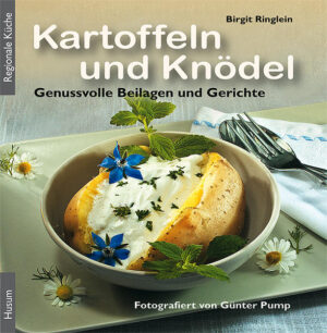 Die Kartoffel - von den Conquistadoren aus Amerika eingeführt - ist heute aus unserer Küche nicht mehr wegzudenken. Kostengünstig, vielseitig, schmackhaft und einfach zu verarbeiten - ob als Knödel, Püree oder Auflauf, als feine Torte oder als deftiger Eintopf  - ist sie eine der beliebtesten Beilagen und eines unserer wichtigsten Grundnahrungsmittel. Birgit Ringlein stellt eine erstaunliche Vielfalt an Rezepten vor, die vom herzhaften Kloßsalat über deftige Blutwurstklöße, ostpreußische Kartoffelkeilchen, sächsische Wickelklöße bis hin zur extravaganten Kaviarkartoffel, Kartoffelkuchen und rustikalem Kartoffelbrot reichen. Die unzähligen Verwendungsmöglichkeiten beweisen aufs Neue die Vielfältigkeit der nahrhaften Knolle.