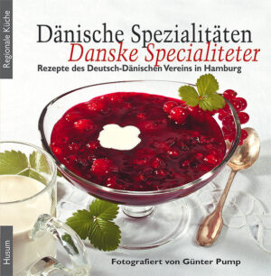 Das Kochbuch stellt typisch dänische Gerichte vor, für den Alltag und für Feste. Den unter dem Namen Flæskesteg bekannten Schweinebraten mit Rotkohl und karamellisierten Kartoffeln, Sømandsbøf (Seemannsbeef) sowie zahlreiche Fischgerichte und Suppen. Auch an Gebäck und Süßspeisen hat die dänische Küche einiges zu bieten: die zu Weihnachten und Silvester beliebten Æbleskiver (Pförtchen in der Pfanne), Julekrans (Weihnachtskranz), Finsk Brød (Finnisches Brot), Rugbrødslagkage (Schwarzbrot-Torte) oder Kongelig Dessert (Königliches Dessert). Jedes Rezept ist mit Erläuterungen zum kulturgeschichtlichen Hintergrund und persönlicher Quellenangabe ausgestattet. Die großzügigen Fotografien von Günter Pump regen dazu an, die dänischen Leckereien einmal selbst zuzubereiten.