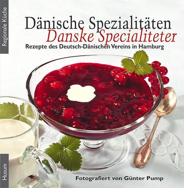 Das Kochbuch stellt typisch dänische Gerichte vor, für den Alltag und für Feste. Den unter dem Namen Flæskesteg bekannten Schweinebraten mit Rotkohl und karamellisierten Kartoffeln, Sømandsbøf (Seemannsbeef) sowie zahlreiche Fischgerichte und Suppen. Auch an Gebäck und Süßspeisen hat die dänische Küche einiges zu bieten: die zu Weihnachten und Silvester beliebten Æbleskiver (Pförtchen in der Pfanne), Julekrans (Weihnachtskranz), Finsk Brød (Finnisches Brot), Rugbrødslagkage (Schwarzbrot-Torte) oder Kongelig Dessert (Königliches Dessert). Jedes Rezept ist mit Erläuterungen zum kulturgeschichtlichen Hintergrund und persönlicher Quellenangabe ausgestattet. Die großzügigen Fotografien von Günter Pump regen dazu an, die dänischen Leckereien einmal selbst zuzubereiten.