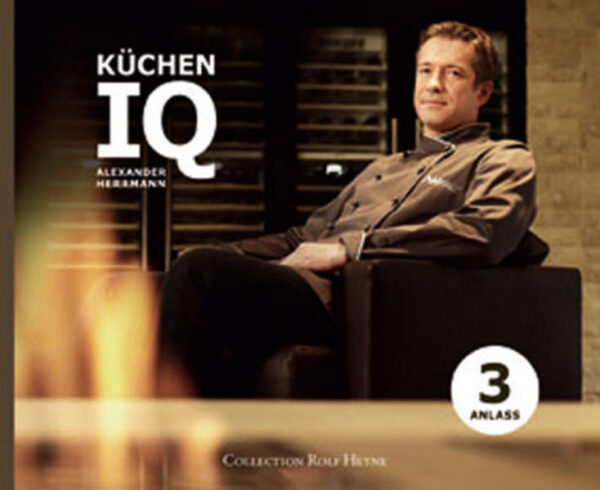 Kochen ist Kopfsache: Band 3 der Kochbuchtrilogie, in der Sternekoch Alexander Herrmann die Grundlagen des Kochens leicht nachvollziehbar vermittelt. Alexander Herrmanns Küchen IQ wurde vom Gault Millau 2011 zur 'Kochschule des Jahres' gekürt. 'Sehr inspirierend.' nannte 'Der Feinschmecker' die Reihe. Nach den grundlegenden Informationen rund um Basiszutaten in Band 1 und der Menükomposition in Band 2 von Küchen IQ widmet sich Sternekoch Alexander Herrmann nun dem Thema Anlass: Was passt zu welcher Gelegenheit? 100 Menübestandteile werden zueinander in Bezug gesetzt, von Grillparty und Stehempfang bis zum Sonntagsbraten und dem Weihnachtsschmaus.