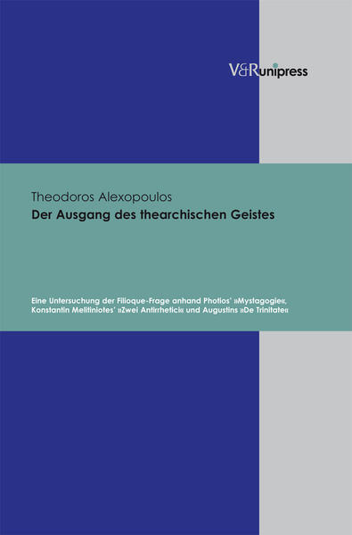 Anhand dreier bedeutsamer Werke der christlichen Literatur aus Antike und byzantinischem Mittelalter, Photius’ ›Mystagogie des Heiligen Geistes‹, Konstantin Melitiniotes’ ›Zwei Antirrhetici‹ und Augustins ›De Trinitate‹ wird hier das Filioque-Problem erläutert. Für das Auseinandertreten von lateinisch-westlicher und griechisch-östlicher kirchlicher und theologischer Tradition ist dieses Problem wesentlich. Der Autor prüft die photianische Argumentation auf ihre theologische und philosophische Stichhaltigkeit, um Klarheit über die orthodoxen Einwände gegen das Filioque zu gewinnen. Er untersucht die zwei Antirrhetici Melitiniotes’ und geht der Frage nach, ob der Filioque-Ansatz tatsächlich in der trinitätstheologischen Spekulation Augustins verwurzelt und plausibel begründet ist. Schließlich nimmt er zur heutigen Diskussion der Filioque-Frage Stellung und schneidet das Thema des Verhältnisses zwischen Theologia (Gottes Sein) und Oikonomia (Gottes Sich-Offenbaren in der Heilsgeschichte) an. Hier steht die orthodoxe Position im Vordergrund, die dem Analogieschluss von dem heilsgeschichtlichen Sich-Offenbaren auf das innertrinitarische Sein Gottes nur begrenztes Recht einräumt.