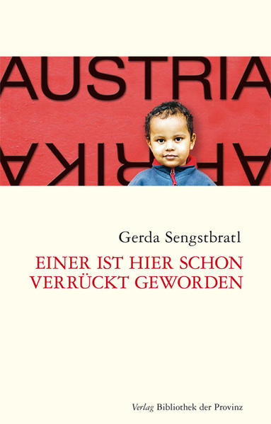 ‚Afrika in Österreich‘ ist das Thema des vorliegenden Textes. Im Laufe des Romans begegnet die Ich-Erzählerin zwei Männern: Papá el Hadji Fabouré in Afrika und dem Afrikaner Jerome, der seit vielen Jahren ohne Papiere in Österreich lebt. Die Verbindung, die sie schließlich mit Jerome eingeht, führt sie in ein Miteinander und gleichzeitig an die eigenen Grenzen: die Polizei dringt in die Wohnung ein, ein unbedarfter Anwalt macht Profit, politisch Verantwortliche verstecken sich hinter Paragrafen und Angehörige lüften ihren Rassismus. Politische, mystisch-traumsphärische Texte, Sprachspielereien und Alltagstexte wechseln einander ab. Spiritualität verschränkt mit Alltag und Politik verbindet sich zu einem Sprachgewebe.