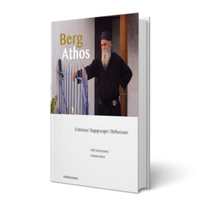In 30 Jahren hat sich Willi Schmutzhard 35 mal den Athos „ergangen“. Nun lässt er Leserinnen und Leser an seinen Erlebnissen und Begegnungen teilhaben. Er nimmt sie zum Beispiel mit in die atemberaubende Schönheit der Natur zwischen Gebirge und Meer…, in die mystische Stimmung der nächtlichen Gebete und Gesänge der Mönche im dunklen Kirchenraum…, in die Werkstätten der Ikonenmaler, Silberschmiede oder Weihraucherzeuger… Er stellt Mönche vor, deren Begegnungen für ihn besonders bedeutsam ge­­worden sind und lässt so auch die Leserinnen und Leser an deren Leben und Spiritualität teilhaben. Er zeigt aber auch – gleichsam wie in einem Zeitraffer – auf, was sich in den letzten drei Jahrzehnten positiv, was sich negativ entwickelt hat und reflektiert dies wie ein kritischer Freund. Waldemar Rupert Feiner