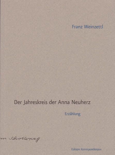 Die Jahreszeiten, die zwölf Monate des Kalenders. Der Chronologie des Jahreslaufs folgend, erzählt Franz Weinzettl so liebevoll wie genau das Werden und Vergehen in der Natur, wie es sich Tag für Tag, Nacht für Nacht ereignet. Und inmitten dieses zyklischen Geschehens: Anna Neuherz, eine alte Frau, die, weil gleichsam eingeweiht in das Geheimnis der Natur, allmählich, unspektakulär, aus dem Bann von Zeit und Geschichte getreten ist. Hinschauend, betrachtend und aufnehmend hat Weinzettl den weit ausgreifenden Kreis eines Jahres in den kleinen Kreis eines ländlichen Fleckens eingeschrieben. Mit Aufmerksamkeit, Sensibilität und Liebe zu den Dingen (als unausgesprochene Voraussetzung für die Liebe zu den Menschen) sieht er dies alles an, mit großen Augen, fern jeder falschen Idylle. 'Es ist ein humorvolles Buch, das vom erfrischenden Temperament der Anna Neuherz ebenso lebt wie vom zurückhaltenden, ruhigen Ton des Erzählers.' Frankfurter Allgemeine Zeitung 'Ein Buch zum Blättern also, zum Sinnieren, zum Wiederlesen. Ein Buch, das die Fenster öffnet und den Duft der Jahreszeiten hinein lässt.' Neue Zürcher Zeitung 'Jede Zeile Ihres neuen Buches macht mir Freude. Darin atmet die Natur. Ich lasse mir Zeit, lese langsam, wie sich’s gehört …' Hermann Lenz