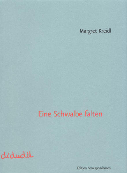 Abzählreime, Rätselfragen, Kinderverse, Doktorspiele. So fangen wir an, uns zu erfahren und die Welt zu begreifen, die trotzdem fremd und unheimlich bleibt. "Dreimal dreht sich die Seele. / Ist das eine Idee? / Bitte aufheben." Margret Kreidls neues Buch ist die Geschichte von zwei Schwestern, Edith und Judith, die sich zum Verwechseln ähnlich sind. Und es ist eine Krankengeschichte. "Der Herr Doktor sagt, wo eine Frau hinfällt, soll sie liegen bleiben." Sprichwörter, Listen, Dialoge, Lieder. Das Buch besteht aus Teilen, die sich nicht bruchlos zusammenfügen. Wie die Erinnerung, die immer wieder neu zusammengesetzt werden muss. Es ist leichter, eine Schwalbe zu falten als den Faden zu verlieren, sagt die Autorin. Also kehren bestimmte Motive immer wieder, Sätze und Bilder. Eine Schwalbe falten ist ein Album der Träume, Alpträume und Märchen, die wahr werden. "Die Frauen singen, die Hasen springen, die Männer schießen, die Kinder müssen."Laute Paare. Szenen Bilder Listen" (Buch mit CD - 2002) und "Mitten ins Herz" Die Grenzen zwischen Prosa und Gedicht sind genauso fließend wie die Grenzen zwischen Kindheit und Erwachsensein, Gesundheit und Kranksein, Schlafen und Wachen. Und Vögel ziehen durch das Buch, als Seelen- und Nachttiere: die graue Gans, die durch den Rauchfang kommt, und die Nachtigall, die im Kühlschrank singt.