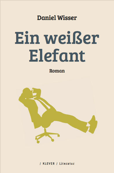 Ein „weißer Elefant“ ist ein arbeitsloser Arbeitender, der zwar seine Anstellung behält, dem aber das Tätigkeitsfeld entzogen wird. Waren früher nur unkündbare Beamte von einer solchen Situation betroffen, so ist die Praxis des Kaltstellens mitsamt Bore-Out heute in Großkonzernen, Banken und Versicherungen gängig, wenn Dienstverhältnisse aus bestimmten Gründen nicht einfach gekündigt werden können. Männlich, 51, ehemaliger Leiter der Abteilung Informationstechnologie. Drei Kinder von drei verschiedenen Frauen. Auf dem Abstellgleis. Die Fallhöhe dieses „weißen Elefanten“ ist vorprogrammiert. Daniel Wisser schildert seinen Absturz als schaurig-witziges Sittenbild unserer Gesellschaft.