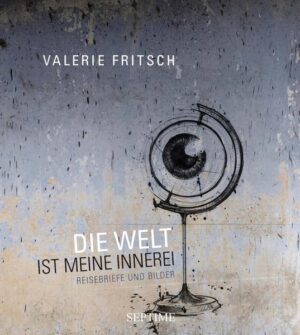 Ich reise die Jahre hinunter. Ich erfülle die Sehnsucht.' Valerie Fritschs Sprache gleicht einem Strudel, der einen durch die Dichte seiner Wort- und Bildschöpfungen in einen Sog zieht, dem man sich nicht entziehen kann. Die Weltenbummlerin, Autorin, Fotografin und Künstlerin dreht den Globus für uns und landet stets punktgenau dort, wo es zartbitter weh tut: Schönheit und Elend, Leben und Tod, Liebe und Schmerz liegen oft nah beieinander. Mal surreal, teils grotesk, immer zärtlich und teils wehmütig, immer mittendrin und dennoch aus der Distanz betrachtet führen ihre Beschreibungen nackt und schonungslos die Diversität der Welt vor Augen. Kein Reiseführer, mehr als nur ein Bildband - die Welt ist ihre Innerei, ist eine Synthese aus Worten und wunderbaren Bildern, die tief berührt und eine Sicht auf die Dinge freilegt, die einen manches Mal erschauern lässt. 'Ich bin beglückt. Da kann man Gift oder Gegengift drauf nehmen, ich bin mir sicher, dass mit Valerie Fritsch ein Prosatalent in der österreichischen Gegenwartsliteratur aufgetaucht ist, von dem man noch viel hören wird.' Josef Winkler, Büchner-Preisträger