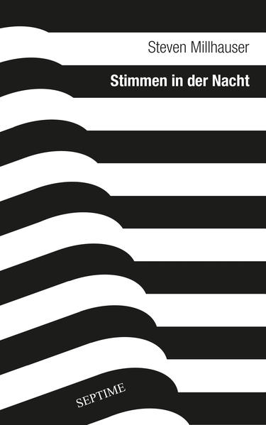 Steven Millhauser ist zweifellos einer der größten Geschichtenerzähler unserer Zeit. In seinem neuesten Storyband Stimmen in der Nacht ergründet er das geheime Leben und die dunklen Sehnsüchte der Bewohner einer Kleinstadt. Mit Referenzen auf Fabeln, Mythen und die Bibel, durchtränkt von subtilem, meisterlichem Humor, verwebt er in sechzehn Erzählungen das Alltägliche mit dem Überraschenden, bekannte Fakten mit berauschenden Fantasien und beschwört so einen schillernden Chor aus Nachtstimmen, der im dunkelsten Winkel unseres Inneren noch lange nachhallt. »Wunderpolitur« etwa ist eine beißende Satire auf die Verlockung der Perfektion, in der sich der vom Leben enttäuschte Protagonist in einen modernen Narziss verwandelt, bis sich sein Wahn überraschend entlädt. In »Meerjungfrauenfieber« wird eine angespülte Meerjungfrau zum willkommenen Ventil für die kollektive Rastlosigkeit, die unter der perfekten Oberfläche einer Kleinstadt brodelt. Der sensationelle Fund weckt Neugier, Hysterie, bizarre Modetrends und macht nicht einmal vor den Schlafzimmern halt. In der titelgebenden Erzählung »Eine Stimme in der Nacht« entfaltet Millhauser wiederum über die alttestamentarische Geschichte des Propheten Samuel ein kunstvolles, dreitausend Jahre umspannendes Triptychon, das der Frage nachgeht, was es bedeutet, auserwählt zu sein und in der Nacht eine Stimme zu hören - und was es bedeutet, sie nicht zu hören.