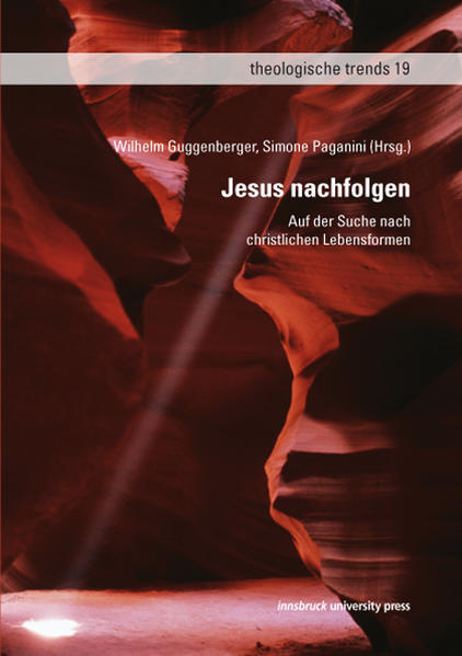 Die Patriarchen und Propheten des alten Bundes werden von Gott dazu berufen, einem Weg zu folgen, den sie nicht kennen, auf den sie aber mit einem bestimmten Auftrag geführt werden. Gemäß der Evangelien steht am Beginn des öffentlichen Wirkens Jesu die Berufung von Jüngern, die ihm von diesem Zeitpunkt an nachfolgen, seinen Weg begleiten, sein Wirken erleben und letztlich ausgesandt werden, zu bezeugen, was sie erfahren haben. Das Gottesvolk besteht aus Menschen, die in die Nachfolge gerufen sind. Doch was bedeutet das? Bewunderung, die Einhaltung bestimmter Vorschriften, Nachahmung, Selbstaufgabe oder Selbstverwirklichung? Wie können moderne Menschen Jesus nachfolgen? Was sind die Konsequenzen solcher Nachfolge, und können wir jemals Gewissheit erlangen, dabei auf dem richtigen Weg zu sein?