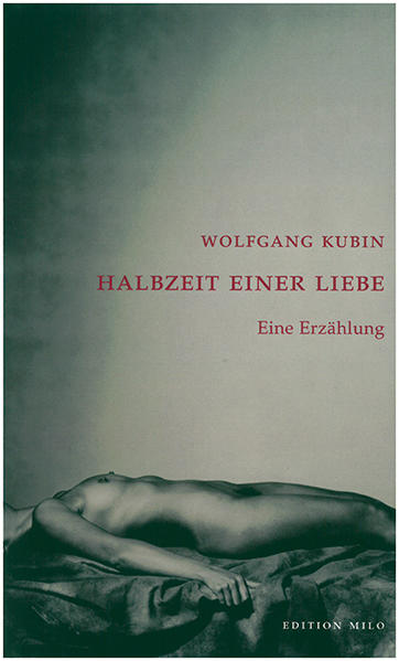 Der frühe Fund auf dem Dachboden eines alten Fachwerkhauses wird zum lebensbegleitenden Bild einer Suche. Eine deutsche Kleinstadt in den 50er Jahren, Wien 1968, Peking zur Zeit der Kulturrevolution, Hongkong und Macau am Ende des Jahrhunderts: Wolfgang Kubin erzählt aus der Provinz und aus der Metropole, von Revolutionen und vor allem von Bildern, die jedes Reisen zu der Einen, der Einzigen begleiten. Halbzeit einer Liebe ist der Versuch, die Liebe dort Wirklichkeit werden zu lassen, wo die Macht der Bilder endet.