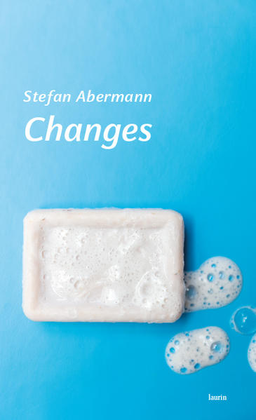 Ein Murmelspiel, in dem sich die Welt spiegelt, ein kafkaesker Tapetenwechsel oder das schwere Erbe einer Lampenfabrik - das sind die Stoffe, aus denen Stefan Abermanns listenreiche Kurzgeschichten bestehen. In „Changes“ dreht sich alles um Verwandlung und Veränderung. Die Geschichten sind teils realistisch, teils magisch und balancieren dabei augenzwinkernd zwischen Ernst und Aberwitz. Ob beim Tirolerabend im China-Restaurant oder im eisigen Schein der Nordlichter - der bekannte österreichische Poetry-Slammer verwandelt alltäglichen Wahn in ein literarisches Spektakel.