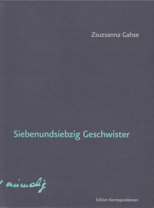 »Geschwistergeschichten beginnen mit zwei Kindern und sind zu steigern, zehn Schwestern sind denkbar, und jeder könnte mit zwanzig Schwestern und Brüdern aufwachsen oder zu zweit bleiben, schwindelerregend vertraut über Jahre hinweg als Zwillinge, als Zwillingspaar.« Zsuzsanna Gahses neues Buch ist unterwegs in der Fülle von Geschwisterkonstellationen und ihren Gestimmtheiten. Wahrscheinlich sind es mehr als 77 Geschwister, die in diesem Buch auftreten und von ihrer Umgebung reden, von ihren Verwandten und Familien, mitunter sogar von den Genen. Die meisten Protagonisten stammen aus Wien, sind aber alle schon flügge und können weltweit umherziehen. Auch die wiederkehrenden Samstagstreffen mit Gesprächen über das Lachen, das böse Lachen, und dem so wichtigen Singen finden bei Winnie in Wien statt. Die Vielfalt von Schwestern und Brüdern spiegelt sich bei Gahse in ihrer Sprachvielfalt. Virtuos bewegen sich ihre Sätze in der Nähe von Gedichten, Prosaerzählungen und Essays, um immer wieder neue Textformen zu generieren. Mit ihren Erzählzellen und literarischen Echos zeichnet sie ein faszinierend flimmerndes Bild unterschiedlich temperierter Geschwisterbeziehungen.