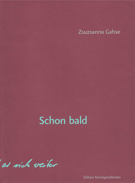 Ein Aufbruch zu etwas Neuem steht an. Die Wohnung wird ausgeräumt und entrümpelt, nur die wirklich unentbehrlichen Dinge werden von der Erzählerin behalten: der Schreibtisch, die Füllersammlung, der alte und neue Schreibstuhl, ein paar schwarze Stühle, etwas Geschirr. Im fast leeren Raum werden sie samt ihrer Geschichte wieder neu sichtbar. Die Flucht der drei hintereinanderliegenden leeren Zimmer wird zum Wohnzimmertheater: Publikumsraum, Bühne, Backstage. Bald soll hier Theater gespielt werden. Kurze Szenen mit unterschiedlichen Charakteren werden geplant und geprobt, Szenen, die den Schauspielern auf der Bühne Raum zur Improvisation lassen. Relativ spontanes freies Theater nennt die Erzählerin diese offene Form. Die Schauspieler üben, wie spontanes Spiel natürlich und kunstvoll wirken kann, jenseits von übertriebener Gestik und Stimmführung. Und dann ist er da, der Tag der Premiere. Brillant und mit viel Witz versteht Zsuzsanna Gahse zu zeigen, wie nur unter vollem Einsatz bis zur letzten Konsequenz etwas Neues zustande kommen kann, dass zu Beginn eine tabula rasa, ein leerer Raum stehen muss, der dann von Grund auf neu befüllt wird.