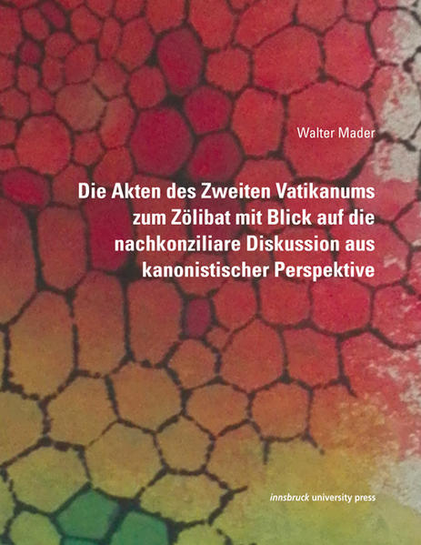 Seit Jahrhunderten ist die Zölibatsproblematik in der lateinischen Kirche virulentes Thema: Wie und auf Grundlage welcher Optionen von Schrift und Lehre könnte sie einer Lösung zugeführt werden, ohne dass Dammbrüche-zumal von konserva­tiverer Seite-zu befürchten wären? Die vorliegende Abhandlung sucht nach einer Antwort auf diese Frage in erster Linie aus dem Blickwinkel des Zweiten Vatikanums, indem direkt von den Synodalakten ausgegangen wird, konkret von jenen Textpassagen, die in irgendeinem Bezug zur Zölibatsthematik stehen. Die lateinisch gehaltenen Diskussionsbeiträge, die die Konzilsväter im Laufe der Sitzungsperioden II, III und IV einbrachten und zu denen eine textnahe Übertragung ins Deutsche bislang fehlt, stehen im Zentrum der Untersuchung: Alle thematisch relevanten Textstellen werden im lateinischen Wortlaut angeführt, ins Deutsche übersetzt und in einem jeweils dritten Schritt theologisch-sachbezogen sowie philologisch-­kritisch kommentiert. Auf diese Weise können die vorgebrachten Argumente leicht erfasst und die Genese der schlussendlich promulgierten Konzilstexte nachgezeichnet werden. Darüber hinaus beleuchtet wird die Situation der katholischen Welt am Vorabend des Zweiten Vatikanischen Konzils sowie die postkonziliare Entwicklung, wobei nicht nur die einschlägigen nachsynodalen Dokumente bzw. Aussagen (etwa Papst Benedikts XVI.) in Augenschein genommen werden, sondern auch sachrelevante Lehräußerungen von Bischöfen, Bischofskonferenzen oder Synoden, soweit sie der Thematik dienlich sind, einfließen. Ein eigener Abschnitt fokussiert die „Kernstellen“ zur Zölibatsthematik, seien es neutestamentliche Belege, seien es Quelltexte in kanonischer Form-der berühmte can. 33 der Synode zu Elvira wird philologisch-kritisch und somit anders als gemeinhin üblich gesichtet-oder ein päpstliches Lehrschreiben. Eine Lockerung des verwickelten Knotens Zölibat scheint jedenfalls möglich.