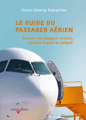 Bienvenue à bord, veuillez attacher votre ceinture et vous préparer pour le décollage ! Vous êtes-vous déjà demandé pourquoi les hublots des avions de Ligne ont un petit trou ? Pourquoi votre appareil digestif vous joue des tours une fois en l’air ? Ou bien si les turbulences sont vraiment aussi dangereuses qu’elles le paraissent ? Le mieux ne serait-il pas d'obtenir des réponses à toutes ces questions directement depuis le cockpit ? Impossible ? Plus maintenant ! Pilote expérimenté, Hans-Georg Rabacher vous invite à bord et vous offre un aperçu passionnant du monde du transport aérien. Les différents thèmes abordés sont expliqués de manière à la fois rigoureuse et compréhensible pour tous ceux qui s’intéressent à l’Aviation, qu’ils volent régulièrement ou redoutent de prendre l’avion – venez découvrir tous ces détails passionnants !