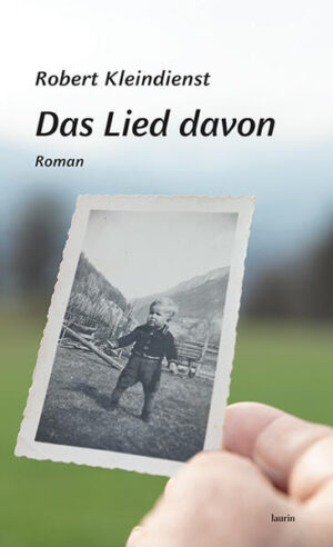 Ein besorgter Anruf seiner Pflegemutter Rosa führt Luis Ende der 1960er Jahre zurück an den Ort seiner Kindheit, eine kleine Tiroler Gemeinde im Oberinntal. Gleich nach seiner Geburt zu Kriegsbeginn kam er zu Rosa und Alwin, aus deren Obhut ihn die Fürsorge neunjährig entriss. Einige Tage wird Luis nun bei seinen Pflegeeltern verbringen, sucht intensiv das Gespräch mit dem schweigsamen Alwin. Mit ihm begibt er sich auf Spurensuche in die eigene Kindheit, in der Musik von Anfang an Schlüssel zum Verstehen der Welt war, mit der er sich Gehör verschaffte, Anklang fand. Am Geburtsort seiner leiblichen Mutter erfährt Luis schließlich, welches Ereignis Alwin an den Rand des Verstummens brachte.