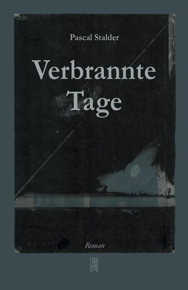 Bis er sechs Jahre alt ist, lebt Kyle in der abgeschiedenen Idylle eines Dorfes an der US-Küste. Die Nähe zum Meer und die Seefahrtgeschichten, die ihm ein benachbarter Kapitän erzählt, wecken in ihm früh die Sehnsucht nach der großen, weiten Welt. Mit sechs Jahren wird er abrupt aus dieser Idylle herausgerissen und kommt in die von ihm als beengend empfundene Schweiz. Schwierigkeiten im neuen Umfeld und immer mehr auch mit seinen Eltern lassen ihn zum Suchenden werden. Eine erste, unglückliche Liebe gibt ihm den Rest. Angesichts der Pläne, die seine Eltern für ihn zurechtgelegt haben, sieht Kyle keinen Ausweg mehr - oder doch? Verbrannte Tage ist die Geschichte eines jungen Mannes, der auf ungewöhnliche Weise seinen Weg sucht.