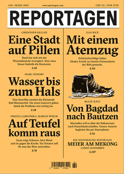 Grosse Reportagen im Taschenbuch. Herausragende Autor:innen berichten, was hinter den Kulissen des Weltgeschehens passiert. In dieser Ausgabe: - Eine Stadt auf Pillen. Basel hat sich mit der Pharmabranche arrangiert. Eine neue Steuer bedroht die Harmonie. Von Christoph Keller - Wasser bis zum Hals. Eine Sturzflut zerstört die Kleinstadt Bad Mu?nstereifel. Fu?r einen Gastwirt gehen damit die Probleme erst richtig los. Von Marc Bädorf - Auf Teufel komm raus. Irena trägt Schwarz, hört Metal und ist gegen die Kirche. Ein Priester soll ihr nun das Böse austreiben. Von Urszula Jab?o?ska und Marcin Wójcik - Mit einem Atemzug. Schicksalsschläge haben Alenka Artnik zur besten Freitaucherin der Welt gemacht. Von Xan Rice - Von Bagdad nach Bautzen. Murtadha will es über die Balkanroute nach Deuschland schaffen. Unsere Autorin begleitet ihn per Smartphone. Von Beate Rätz - Die historische Reportage: Meier am Mekong. Deutsche Kreuzfahrt-Touristen betreten als Erste Vietnam. Von Cordt Schnibben.