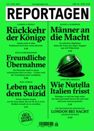 Grosse Reportagen im Taschenbuch. Herausragende Autor:innen berichten, was hinter den Kulissen des Weltgeschehens passiert. In dieser Ausgabe: - Die Rückkehr der Könige. Angola sucht in alten Traditionen nach einer neuen Identität. Von Gabriele Riedle - Freundliche Übernahme. Ein Deutscher kauft in einem tschechischen Dorf ein Haus - 75 Jahre nach der Vertreibung seiner Landsleute. Von Kilian Kirchgessner - Leben nach dem Suizid. Unsere Autorin wusste, was ihr Vater plante. Sie war 18, als er es tat. Seitdem versucht sie zu verstehen. Von Nina Schick - Männer an die Macht. Im indischen Meghalaya haben die Frauen das Sagen. Dagegen regt sich Widerstand. Von Daniela Schröder - Wie Nutella Italien frisst. Plantagen, so weit das Auge reicht. Der Süsswarenmulti Ferrero hat sich Land und Leute untertan gemacht. Von Anne Branbergen - Die historische Reportage: London bei Nacht. Ein Schriftsteller verbringt seine schlaflosen Nächte mit Obdachlosen. Von Charles Dickens