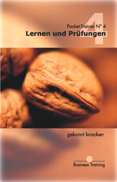 Niemand kommt ganz ohne Prüfungen aus. Ob in einer Ausbildung, im Beruf, im Sport oder in der Freizeit-immer wieder kommen wir in die Situation, unser Wissen und Können unter Beweis zu stellen. Fähigkeiten und Kenntnisse, die wir uns meist über einen längeren Zeitraum angeeignet haben. Genau hier liegt der Schlüssel zum Erfolg: die Prüfung nicht als ein isoliertes Ereignis, sondern als langfristigen, bewussten und umfassenden Prozess anzusehen. Häufig sind Seminare, ein Coaching oder eine Beratung viel zu schnell vorbei. Deren Inhalte verschwinden in dicken Büchern und Ordnern, die als stumme Zeugen unser Wissen hüten. Der Pocket Trainer schafft Abhilfe. Im praktischen Taschenformat bleiben die wichtigsten Aspekte eines Themas greif- und abrufbar. Der Pocket Trainer begleitet Sie während Ihrer Ausbildung und in der Praxis.