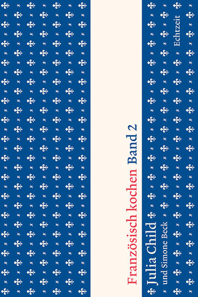 Julia Child lernte die französische Küche in Paris kennen, wo sie sich in den 1950er an der renommierten «Ecole du Cordon Bleu» ausbilden liess. Zusammen mit ihren Freundinnen Louisette Bertholle und Simone Beck verfasste sie dann ein Buch, das fortan im Zentrum ihrer unvergleichlichen Karriere stand: «Mastering the Art of French Cooking» erschien 1961 in New York, es schlug augenblicklich ein und gilt seither als zeitloses Standardwerk. Mit «Französisch kochen» publizierte der Echtzeit Verlag den 1. Band erstmals in deutscher Sprache. Im Sommer 2022 wird der 2. Band erscheinen.