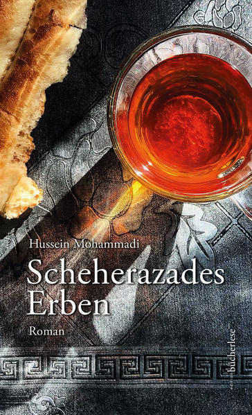 Die Welt des afghanischen Bauern Ahmad ist klein und sie scheint in Ordnung, bis zu jenem Tag, der sein Leben vollständig verändern soll. Denn seine geliebte Tochter Masomah ist verschwunden, fortgelaufen mit einem Jungen aus dem Nachbardorf, wie sich herausstellen wird. Eine frei gewählte Verbindung aber ist für die Tochter nicht vorgesehen und hat Konsequenzen für den Vater. Fortan bewegt sich Ahmad zwischen den sozialen Zwängen seines Heimatdorfs in der afghanischen Provinz und dem unbeirrbaren Versuch, die schmerzlich vermisste Tochter zu schützen. So beginnt der Roman „Scheherazades Erben“, der in episodischer Erzählweise nach und nach die Leben von fünf durch dieses Ereignis verbundenen Menschen entfaltet. Damit gelingt Hussein Mohammadi sowohl ein poetisches Kaleidoskop in der Tradition von Scheherazades großen Geschichten, als auch die ungeschönte und packende Darstellung des Lebens in der afghanischen Gesellschaft von der erneuten Machtergreifung der Taliban im August 2021