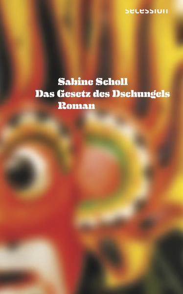 In ihrem neuen Roman folgt Sabine Scholl Spuren von O?sterreich über London bis nach Sri Lanka. Wie Strandgut sammelt sie Geschichten und Geschichte der von Kolonialismus, Krisen und Kriegen gepra?gten Insel im Indischen Ozean, zieht feine Linien von Gestern zu Heute, von Hier nach Dort, vom Fremden zum Bekannten. Wer etwa wusste, dass das Deutsche Heer im Ersten Weltkrieg einen Kriegselefanten einsetzte, eine Kuh namens Jenny, die an der Front in Frankreich Holzpfosten für den Bau von Schützengräben schleppte. John Hagenbeck hatte das Tier aus dem damaligen Ceylon nach Hamburg gebracht - neben Tempeltänzerinnen, Fakiren und Schlangenbeschwo?rern, die ebenfalls im berühmten Zoo ausgestellt wurden. Alles ist wahr! Und so steht im Zentrum dieses Romans auch eine wahre Begebenheit: Mit 35 Jahren lernt Veronika, alleinerziehende Krankenschwester aus der österreichischen Provinz, ihren Vater, einen Singhalesen kennen - die Mutter hatte sie u?ber seine Identität im Unklaren gelassen. Jetzt endlich sollen sich die Löcher in ihrer Biografie schließen, endlich will sie nicht mehr nur halb sein. Doch der Vater, die andere Kultur, die Fremde lassen sich kaum greifen. Sabine Scholl entdeckt in ihrem großartig recherchierten Roman die Nachwirkungen des historischen Kolonialismus und hält ein Brennglas u?ber jene Stellen, wo er sich heute beinahe noch wie gestern manifestiert. Aus gefundener Geschichte und erlebten Geschichten entsteht ein prächtiges Panorama von Fremde, Fremdheit und der Sehnsucht, sie zu u?berwinden.