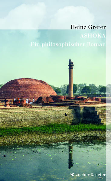 Das ist die Geschichte von Ashoka dem großen Krieger, dem großen König und schließlich - dem Anhänger des Siddhartha Gautama, genannt Buddha. Im dritten Jahrhundert vor Christus regierte er das größte Reich der indischen Antike.Er beging zahllose Verbrechen. Bei der Eroberung des Kalinga-Reiches im Osten Indiens erschlugen seine Krieger Zehntausende und verschleppten 150 000 Menschen. Aber auf dem Höhepunkt seiner Macht erwächst in ihm der Schrecken darüber, und er wendet sich dem Buddhismus zu. Berühmt sind Ashokas freistehende Säulen: Ihr Kapitell wird aus je einer Tierskulptur bekrönt: Löwe, Pferd, Stier, Elefant. Auf die Säulen und Felswände werden seine Edikte eingemeißelt, die den Geist des Buddha enthalten. Erstmals wird der Versuch unternommen, auf dem Prinzip der absoluten Gewaltlosigkeit eine politische Ordnung aufzubauen. Aber Ashoka ist Praktiker genug, um die von ihm beherrschten Völker daran zu erinnern, dass er jederzeit die Macht hat, sie zu strafen. Heinz Greter hat sich des wundersamen Herrschers literarisch angenommen. Es ist ein Versuch, sich einer ebenso eindrücklichen wie viel-schichtigen Persönlichkeit zu nähern, die vor rund zweitausenddreihundert Jahren Regeln des friedlichen Zusammenseins zum Leitmotiv des Maurya-Reiches (320-185 v. Chr.) werden ließ.