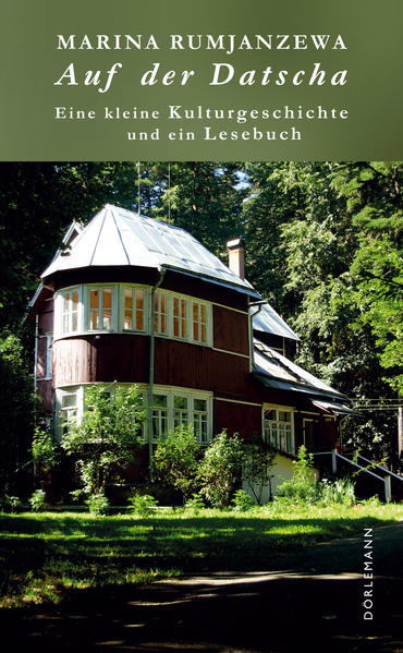 Am frühen Morgen aus dem Haus treten - in den wilden, überwachsenen, noch im Schatten versunkenen Garten. Die Kühle, die Stille, das Rauschen der Blätter, das Aufblitzen der Sonne in den Bäumen, das Tanzen der Lichtflecken auf dem Gras. Auf die ersten Gäste warten, nichts vorhaben, nichts müssen, einfach in den Tag hineinleben - in einen Datscha-Tag. Sicher schaut jemand vorbei oder man geht zu den Nachbarn oder es kommen Gäste aus der Stadt: Im Grunde bedeutet die Datscha Zusammensein. Und noch viel mehr. Sie ist eine Institution, ein Stück russischer Geschichte und Kultur: Auf der Datscha lebten Anna Karenina und Oblomow, Turgenjews Familienvater ging hier der Liebe zur Nachbarin nach, und Gorki rechnete mit der Intelligenzija ab im Stück „Datschniki“, zu deutsch „Sommergäste“. Im vorliegenden Band „Auf der Datscha“ erzählt Marina Rumjanzewa die Geschichte der Datscha, von ihren Anfängen unter Peter dem Großen bis in die heutige Zeit. Anschaulich begleitet und illustriert wird diese kleine Kulturgeschichte mit Texten aus der russischen Literatur, von Puschkin über Anton Tschechow bis Michail Schischkin und Tatjana Tolstaja. Und abgerundet durch einen Datscha-Bilderbogen auf der Innenseite des Umschlages.