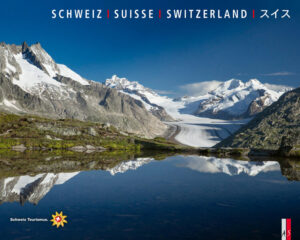 Landschaften und Naturereignisse, Städte und Dörfer, Sehenswürdigkeiten und Volksbräuche: Es gibt vieles, was die Schweiz attraktiv und besuchenswert macht. Unser bekannter, frisch aktualisierter Bildband bietet in prächtigen Aufnahmen und unterhaltsamen Texten (Deutsch, Französisch, Englisch und Japanisch) ein buntes Panorama der landschaftlichen und kulturellen Highlights der Schweiz – nicht nur für Tourist*innen. Wer die früheren Aufl agen dieses Buchs kennt, weiss es: Der Band scheut sich nicht vor Klischees. Weder das Matterhorn noch die Kapellbrücke in Luzern, weder der Jet d’eau in Genf noch das Jungfraujoch fehlen darin. Aber diese Schweizer Natur- und Kulturikonen werden nicht in Form der sattsam bekannten Standardansichten wiedergegeben, sondern von Christof Sonderegger aus ungewohnten, überraschenden Blickwinkeln gezeigt. Das gilt auch für die aktualisierte Ausgabe, die mit zahlreichen neuen Bildern des Fotografen auftrumpft. Einmal mehr zeigt sich, wie einmalig Sonderegger es versteht, die schweizerischen Monumente und Eigenarten zur Geltung zu bringen. Umrahmt von den kurzen und kurzweiligen Texten des Schriftstellers Emil Zopfi eignet sich das Buch als Erinnerungs- wie auch als Geschenkband – für Schweiz-Besuchende ebenso wie für Einheimische.