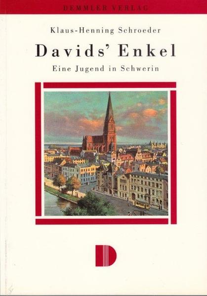 Er hat ein ungewöhnliches Buch geschrieben, für alte und junge und neue, und für alle, die diese Stadt lieben. Er ist der Enkel von Ludwig Davids, der im Demmler-Haus am Pfaffenteich eine Buchhandlung hatte und als erster die Bücher Rudolf Tarnows verlegte. Vor allem aber ist das Buch die Geschichte seiner Eltern und seiner Jugend in den vierziger und fünfziger Jahren des letzten Jahrhunderts, geschrieben mit leisem Humor und nachdenklicher Ironie. Das Buch ist ein Lebenszeugnis und Zeitdokument - nicht allein der Schweriner Geschichte. Klaus-Henning Schroeder, heute Professor für romanische Philologie an der freien Universität Berlin, hatte 1955 seine Heimatstadt verlassen. Erst 1974 sah er sie wieder.