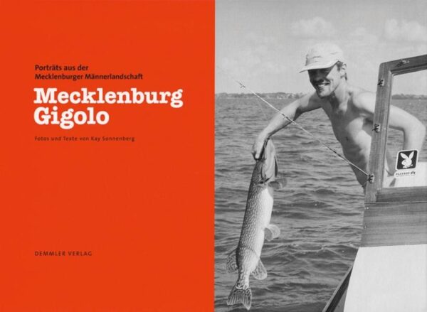 Mecklenburg Gigolo – am Anfang war die Wortkombination. Sie klingt und birgt Spannung in sich. Dieses Wortspiel inspirierte den Bild- und Textautor Kay Sonnenberg zu diesem Fotoband über junge und ältere Männern aus Mecklenburg, die jeder auf seine Art das Leben meistern aber auch ihre Sorgen und Probleme haben. Ob Ingo, Gunnar oder Torsten - alle in diesem Buch in Text und Foto abgebildeten Männer haben eins gemeinsam: Sie lieben Frauen und sie lieben ihre Heimat. Ein ganz anderer und besonderer Textfotoband von lebensfreudigen und eigenwilligen Männern aus dem Lande Mecklenburg.