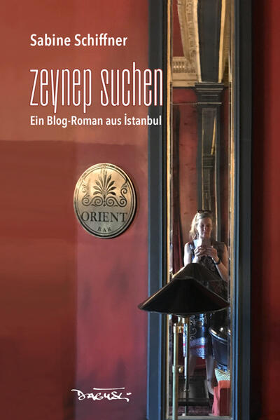 1982 treffen die Autorin und Zeynep beim Schüleraustausch in Bremen aufeinander. Jahrzehnte später macht sich die Dichterin und Schriftstellerin auf nach Istanbul, um ihre Freundin wiederzutreffen, mit einem alten Reiseführer und dem Orientbild von Karl May im Gepäck. Ihre Recherchen führen sie durch geschichtsträchtiges Gelände, sie entdeckt verwunschene Orte und dramatische Schicksale, sie fragt nach verdrängter Vergangenheit und stellt ihr eigenes Türkeibild auf den Prüfstand. Damit gelingt ihr ein eindringliches Bild der politischen und sozialen Verhältnisse der Stadt zwischen Aufstieg und Verfall.