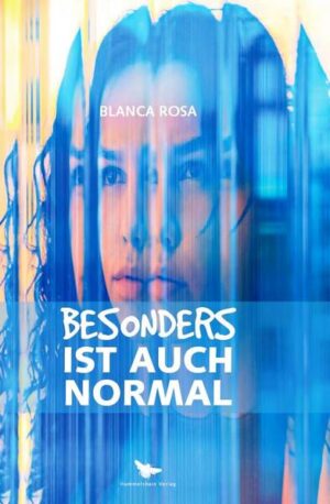 Die Geschichte von einer Frau, die ihre Tochter beim Kinderarzt vertritt und mit der Enkeltochter im Wartezimmer des Kinderarztes wartet. Doch dann holen sie die Erinnerungen ein: Die Zeit im Warte-zimmer wird eine Reise in ihre Vergangenheit. Eine Vergangenheit voller Traditionen, Abhängigkeiten und Unterdrückungen, aber auch eine Vergangen-heit, in der diese Frau durch die Besonderheit ihres Sohnes lernt, stark zu sein, zu kämpfen und sich schließlich ein eigenständiges Leben aufbaut, das sie durch ihr Talent ?nanziert. Ein Buch, das durch wundervolle Bilder, die passend zu kurzen Sprüchen entstanden sind, zu einem kleinen Kunstwerk wurde. ?