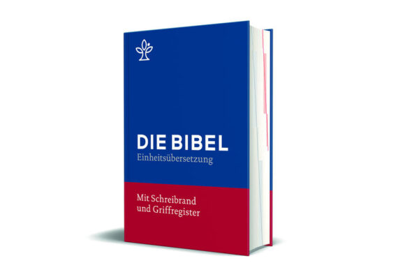 Die Studienbibel in der revidierten Einheitsübersetzung (2017) hat jeweils an den äußeren Seiten einen ca. 4,5 cm breiten Schreibrand, der für das persönliche Bibelstudium ausreichend Platz für Notizen, Anmerkungen und Hinweise bietet. Der Registerdruck ermöglicht das schnelle Aufschlagen einer Bibelstelle. Mit Einführungen in jedes biblische Buch, Zwischenüberschriften, Anmerkungen, Verweisstellen und einem Anhang mit Stichwort- und Personenregister, Zeittafel mit Sacherläuterungen und 4 Karten. Die Einheitsübersetzung wird im gesamten deutschsprachigen Raum genutzt und ist innerhalb der katholischen Kirche die verbindliche Fassung für Liturgie, Schule und Seelsorge. Ausgabe mit Rotem Einband: ISBN 978-3-920609-54-6 Ausgabe mit Blauem Einband: ISBN 978-3-920609-53-9