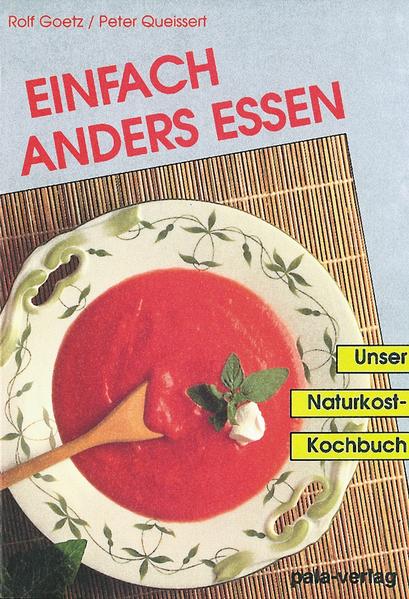 Einfaches Kochen wird häufig mit Konserven und Fertiggerichten gleichgesetzt, wobei Ökologie und Gesundheit oft auf der Strecke bleiben. Rolf Goetz und Peter Queissert zeigen, wie mit einfachen Mitteln schmackhaft und gesund gekocht werden kann. Gemüse der Saison, leckere Getreidegerichte, aber auch Tofu, Tempeh oder Seitan ermöglichen eine gesunde und preiswerte Naturkost-Ernährung.