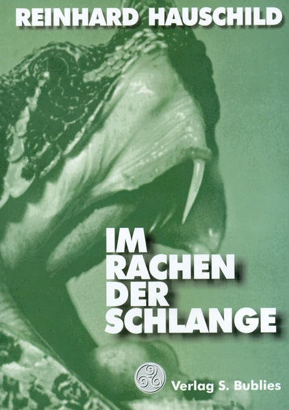 Dies ist der Bericht vom Leben und langsamen Sterben des 1921 in Koblenz geborenen Dr. jur. utr. Siegmar Kirschweg, der den größten Teil dieses blutigen Jahrhunderts unserer Geschichte am eigenen Leib erfuhr. Wie hat er in der Jugendzeit die deutlichen Signale des kommenden Unheils erleben und dennoch verdrängen können? Was bewog ihn, immer wieder um seine Einberufung in den Kriegsdienst nachzusuchen? Wie verarbeitete er die Aufklärung über die Shoa? Wie kam der amtierende Staatsanwalt und erklärte Kriegsgegner dazu, sich erneut freiwillig zum Dienst in der Bundeswehr zu melden? Wie kam er dort mit der neuen Zeit zurecht? Ein packendes, autobiographisch gefärbtes Zeitzeugnis!