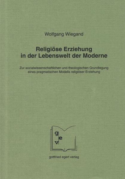 Ausgehend von den Alltagsproblemen des Religionsunterrichts und den Erkenntnissen von Peter Berger und Niklas Luhmann untersucht diese Arbeit die aktuelle gesellschaftliche Situation von religiöser Erziehung in der Lebenswelt der Moderne. Danach wird ein allgemeiner Religionsbegriff erarbeitet, der die Veränderungen der Moderne aufgreift, sich an die jüdisch-christliche Religion anschließt und in das religionspädagogisch relevante Konzept der Sozialen Einstellung überführt werden kann. Die gewonnenen Erkenntnisse münden ein in fünf pädagogische Prinzipien, und darauf aufbauend wird ein aktuelles Konzept religionspädagogischen Handelns entfaltet. Das Buch versteht sich als konsequenter Versuch der Aufarbeitung der systematisch-theologischen Position Wolfhart Pannenbergs für die Religionspädagogik und als vorläufige Skizzierung des religiösen Verstehens im Kontext des Modells einer Handlungshermeneutik basierend auf der Theorie des Fremdverstehens von Alfred Schütz. Es dient der interdisziplinären Grundlegung eines allgemeinen Religionsbegriffes jenseits des konstruierten Gegensatzes von Religion und Glaube. Ferner stellt das Buch einen neue Akzente setzenden Beitrag zur Diskussion um den sozialwissenschaftlichen und theologischen Begründungszusammenhang der Modifizierung der pädagogischen und religionspädagogischen Praxis angesichts der Veränderungen in der Lebenswelt der Moderne dar. Das Buch wendet sich an alle, die in der religionspädagogischen Arbeit stehend Verantwortung für Kinder und Jugendliche tragen.