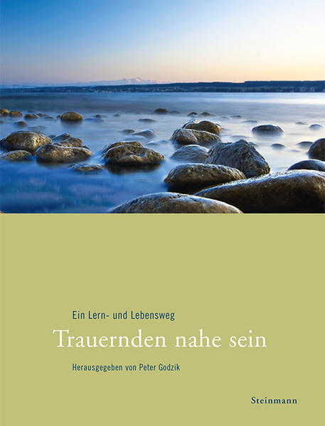 Ein wichtiges Buch, um zu lernen, wie man Menschen, die trauern, begleiten und trösten kann. Nicht als „leidiger Tröster“ oder irgendwie „besserwisserisch“, sondern mitmenschlich nah, aufmerksam im Begleiten und Zuhören, damit die Trauernden sich so fühlen können: wahrgenommen, begleitet, gehört, verstanden, weitergegangen, geblieben, losgelassen, aufgestanden. Wunderbare Texte aus Literatur, Philosophie, Theologie und Psychologie befördern diese acht Schritte guter Trauerbegleitung.