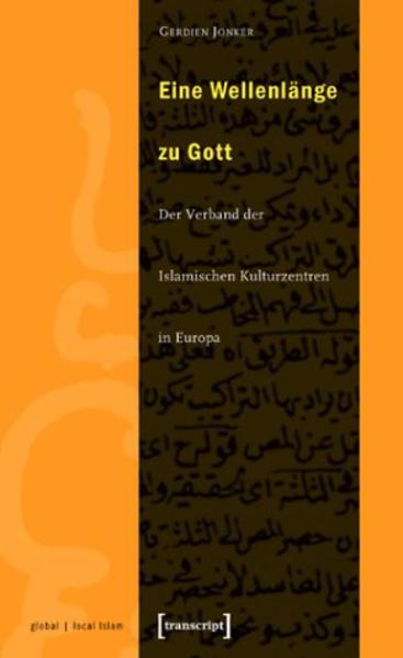 Unter den Muslimen im deutschsprachigen Raum behauptet sich der »Verband der Islamischen Kulturzentren« (VIKZ) als eine bedeutende islamische Strömung sufischer Provenienz. Wie die zugleich geschichts- und gegenwartsbezogene Studie der Religionshistorikerin Gerdien Jonker nachzeichnet, war es zeit ihres Bestehens eine der Stärken dieser Laiengemeinschaft, dass sie sich wechselnden Umständen anzupassen vermochte, ohne ihre religiöse Identität preiszugeben. Die Autorin bezieht Geschichte und Gegenwart kollektiver Gottsuche aufeinander, wie sie etwa in dem von den Gläubigen praktizierten »Ritus der Erinnerung« ihren Ausdruck findet. Ein weiterer Schwerpunkt der Untersuchung liegt auf der brüchigen und wechselvollen Kommunikation des VIKZ mit seinen europäischen Gastgesellschaften. Die sorgfältig recherchierte Studie hat das Potenzial, gängige Vorstellungen über den VIKZ zu ergänzen und zu korrigieren und bietet tiefe Einblicke in die zugleich sehr traditionelle und sehr moderne Form der Religionsausübung seiner Mitglieder.