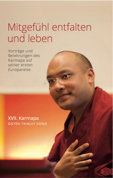 Seine Heiligkeit der XVII. Karmapa Ogyen Trinley Dorje ist das Oberhaupt des 900 Jahre alten Karma-Kagyü-Ordens des Tibetischen Buddhismus. Er führt Millionen von Buddhisten auf der ganzen Welt. Der vorliegende Band präsentiert die Vorträge und Belehrungen von der ersten Europareise des XVII. Karmapa, die ihn im Mai und Juni 2014 für zwei Wochen in die Eifel zu seinem europäischen Sitz, dem Kamalashila Institut®, und dem nahe gelegenen Nürburgring sowie nach Berlin führte. Die Vorträge und Belehrungen zeigen auf beeindruckende Weise, was es bedeutet, mit offenem Herzen zu lehren. Er spricht direkt und auf der Grundlage eigener Erfahrung. Dies gibt seinen Dharmabelehrungen eine große Intensität und seinen Vorträgen über die praktische Umsetzung der buddhistischen Grundsätze in das moderne Leben unserer Zeit die erforderliche Frische.