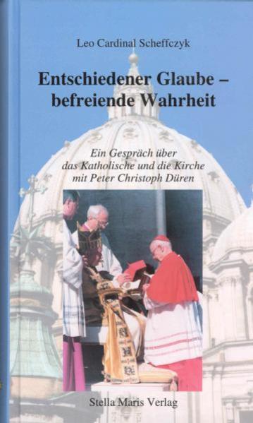 Leo Cardinal Scheffczyk gibt Antworten auf Fragen von Peter Christoph Düren. Anhand des klassischen Aufbaus der Dogmatik-Gotteslehre, Schöpfungslehre, Christologie, Mariologie, Gnadenlehre, Ekklesiologie, Sakramentenlehre und Eschatologie-entwirft einer der bedeutendsten deutschen Theologen ein Gesamtbild des spezifisch Katholischen und nimmt Stellung zu aktuellen Fragen: Worin unterscheiden sich katholischer Glaube und evangelisches Bekenntnis? Können wir gemeinsam mit Nicht-Christen beten? Sind Schöpfungsglaube und Evolutionismus vereinbar? Gibt es Engel und Dämonen? Ist Jesus nur unser Bruder? Kann man heute noch an den Mariendogmen festhalten? Was ist von Marienerscheinungen und Privatoffenbarungen zu halten? Was bedeutet Gnade? Soll man auf Primat und Unfehlbarkeit des Papstes um der Ökumene willen verzichten? Sind Bischöfe verpflichtet, dem Papst zu gehorchen? Müssen Theologieprofessoren das Glaubensbekenntnis und den Treueid ablegen? Ist das Kirchengebäude ein sakraler Raum? Was ist das Wesen der Heiligen Messe? Welche Bedeutung haben die Zelebrationsrichtung und das Knien? Welche Aufgaben können Laien im Gottesdienst übernehmen? Können wir mit Nicht-Katholiken gemeinsam Abendmahl feiern? Ist das Bußsakrament abgeschafft? Können homosexuelle Lebensgemeinschaften gesegnet werden? Welche Bedeutung haben Sakramentalien? Glaubt die Kirche immer noch an Gericht, Hölle, Fegfeuer und Himmel? Ist die Hölle leer? Wie sieht es im Himmel aus?