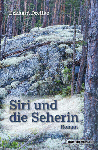 Siri, engagierte Dozentin für Skandinavistik an der Humboldt-Universität in Berlin, forscht zur Nordischen Mythologie und Religion. Durch ihre Großmutter wird sie auf ihre Namensvetterin, die isländische Seherin Siri, aufmerksam, vor allem eröffnet diese ihr überraschende, familiäre Zusammenhänge. Siri vertieft sich in die Zusammenhänge zwischen der griechisch-römischen und nordischen Kultur. War der Siegeszug des Christentums in Europa unvermeidlich, oder hätte die griechisch-römische Kultur ihre Hegemonie bewahren können? Wichtige historische Dokumente erhofft sie sich von einem Kölner Museumsdirektor. Aus dieser Arbeitsbeziehung entwickelt sich mehr ... Dieser Roman ist eine Hommage an die Traditionen des europäischen Humanismus und zugleich eine Liebesgeschichte mit Hindernissen zugleich.