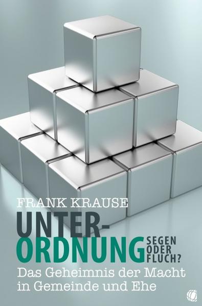 Das Thema „Unterordnung“ spielt in der christlichen Kirche und insbesondere ihrer Sicht von Ehe eine große Rolle, aber nicht nur dort. In jedem Miteinander von Menschen ist die Frage nach der Verteilung der Macht, nach Ansprüchen und Rechtfertigungen von Autorität des einen über den anderen, von entscheidender Bedeutung. Dennoch wird dieses Thema in den Gemeinden selten reflektiert und häufig wie ein Tabu behandelt. Aufgrund gewachsener Traditionen mangelt es an einem sachlichen Umgang mit dem Begriff und der Anwendung von Macht in Predigt, Dienst und sozialem Verhalten der Kirche, was dazu führen kann, dass Missbrauch oft entweder gar nicht als solcher wahrgenommen oder aber bagatellisiert, uminterpretiert und vergeistlicht wird. Die theologischen Winkelzüge, raffinierten Auslegungen von Bibelstellen sowie die „heiligen“ Autoritätsansprüche von Leitern bzw. Organisationen sind manchmal geradezu abenteuerlich. Die Folge ist, dass die Täter oft gedeckt werden, während man die Opfer ausgrenzt. Der Autor packt ein „heißes Eisen“ an und kommt zu erstaunlichen Erkenntnissen darüber, wie der von Gott gedachte Segen in den Händen von Menschen zu einem Fluch werden kann.