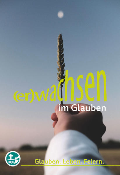 Unser Glaube ist immer in Bewegung. Er verändert sich, ist lebendig genauso wie wir Menschen. Aber was passiert eigentlich mit unserem Glauben, wenn wir von Kindern zu Jugendlichen und von Jugendlichen zu Erwachsenen werden? Was macht das mit unserem Gottes- und Kirchenbild? Diese und ähnliche Fragen möchte der Werkbrief aus praktischer Perspektive beantworten und so Mut machen, mit jungen Menschen auf die Reise des Glaubens zu gehen. Neben der inhaltlichen Beschäftigung mit dem Thema stehen dabei vor allem Methoden und Gottesdienstideen im Mittelpunkt, die bspw. zu verschiedenen kirchlichen Festen eine intensive Auseinandersetzung mit dem eigenen Glauben ermöglichen. Glauben-Leben-Feiern! In diesem Werkbrief für die Jugendpastoral finden sich: • Statements von jungen Menschen über ihren Glauben • Artikel zu theologischen und pastoralen Hintergründen der Glaubensentwicklung • Gottesdienstvorschläge entlang des Kirchenjahrs • Praxismethoden und Impulse zum Thema Jugendspiritualität